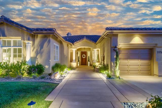 375 Camino Bailen, Escondido CA: https://media.crmls.org/mediaz/db66e048-f6ff-4567-87bc-aff3ff4437c4.jpg