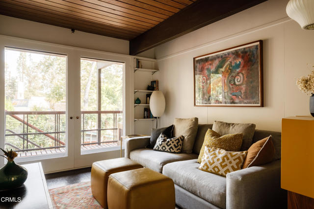820 Burleigh Drive, Pasadena CA: https://media.crmls.org/mediaz/db66fd88-8326-40b4-a192-28702d4dca39.jpg