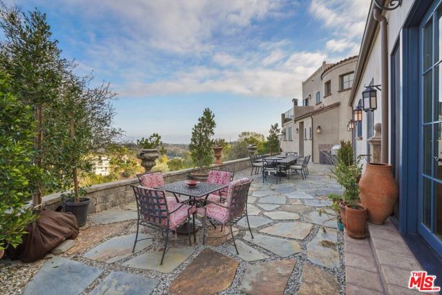 29549 Harvester Road, Malibu CA: https://media.crmls.org/mediaz/db66fe3d-6680-4584-b078-3db13afadc98.jpg
