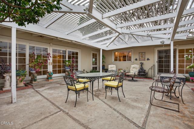 281 Glen Ellen Drive, Ventura CA: https://media.crmls.org/mediaz/db672f63-7d59-4ec1-a8f5-3830e68b67b0.jpg