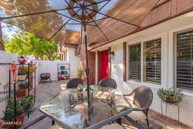 22421 Jeffrey Mark Court, Chatsworth CA: https://media.crmls.org/mediaz/db6735ad-816b-45c7-beb5-c07a17686e7a.jpg