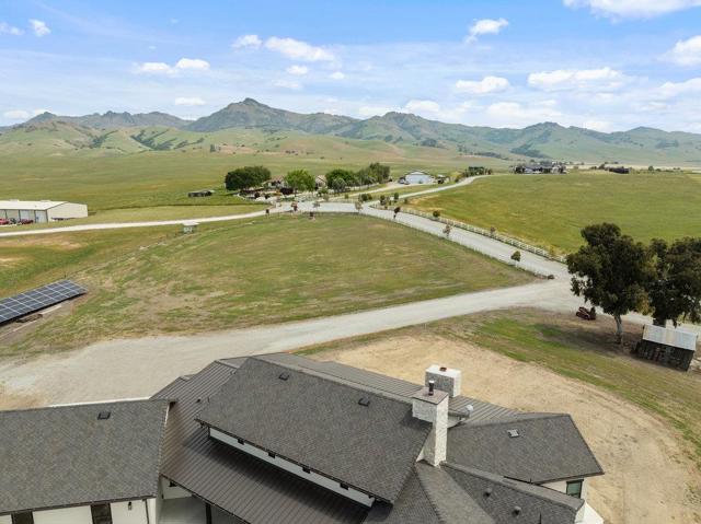 3000 Coppa Court, Hollister CA: https://media.crmls.org/mediaz/db67ba2f-31b0-4b7a-bf92-814a3030297f.jpg
