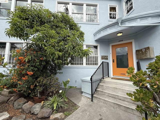 3999 Clarke, Oakland CA: https://media.crmls.org/mediaz/db67f5a5-6823-49a1-8d00-87fc0e562e72.jpg