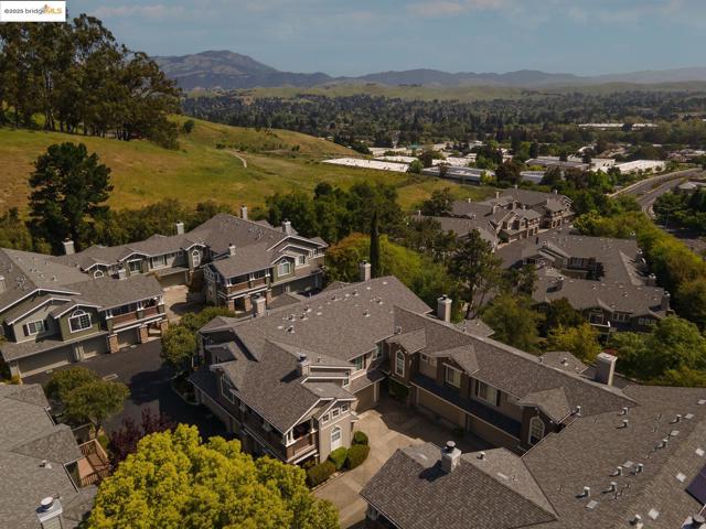 1105 Radiant Lane, San Ramon CA: https://media.crmls.org/mediaz/db680b33-403f-42ff-b927-1cddd8585115.jpg