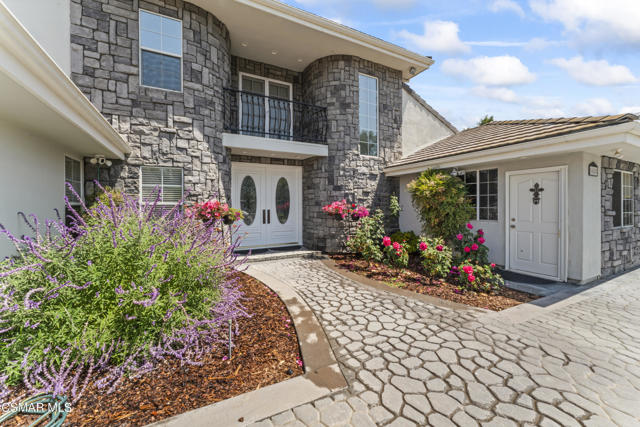 10885 Citrus Drive, Moorpark CA: https://media.crmls.org/mediaz/db68577f-0079-4851-996c-be0ff0358fac.jpg