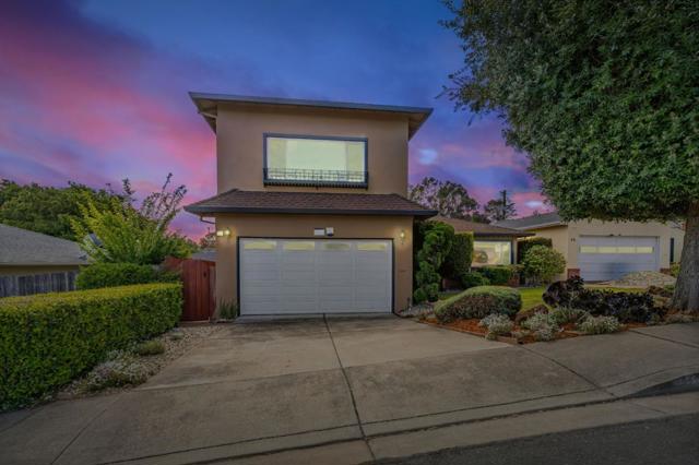 18 Queen Anne Court, Millbrae CA: https://media.crmls.org/mediaz/db692ef0-3ba8-409e-aaf4-0e8b2b4422b4.jpg