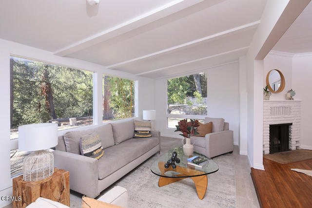 5245 Bubbling Well Lane, La Canada Flintridge CA: https://media.crmls.org/mediaz/db694b6c-d5b5-44b4-9032-3d12e7d231e1.jpg