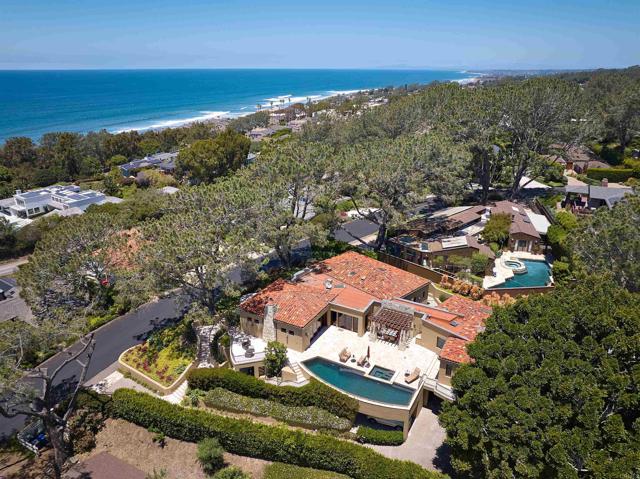 271 Ocean View Ave, Del Mar CA: https://media.crmls.org/mediaz/db695dc9-c5e1-4473-9bbc-5b22013a4c01.jpg