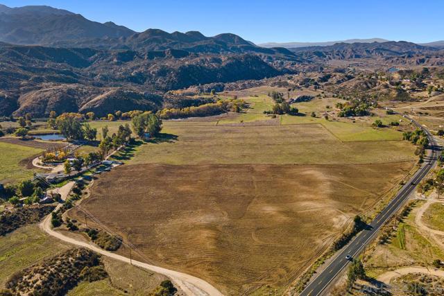 43023 Highway 79, Aguanga CA: https://media.crmls.org/mediaz/db69d417-b9fa-4fb4-bb4f-6a0710804349.jpg