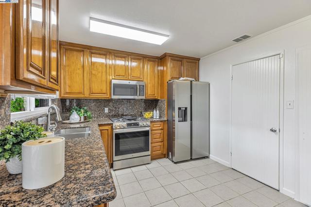 7600 Ironwood Dr, Dublin CA: https://media.crmls.org/mediaz/db69f285-3369-4f90-b929-46c9c03f5ca0.jpg