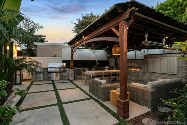 6411 Dowling Dr, La Jolla CA: https://media.crmls.org/mediaz/db6afe84-2e9b-4e72-9351-b81970d6d9ab.jpg