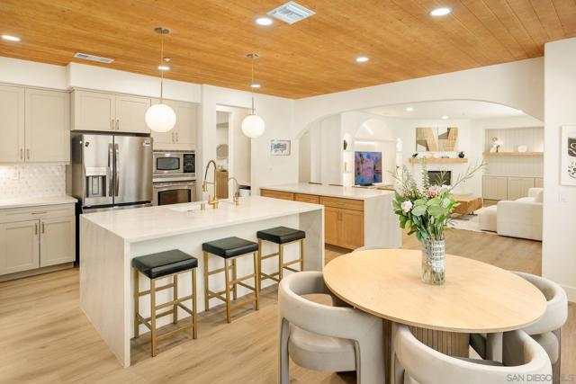 10528 Pinion Trl, Escondido CA: https://media.crmls.org/mediaz/db6b8cc8-7127-49f6-ac71-b84a65a6aef3.jpg