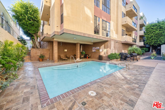 235 S Tower Drive, Beverly Hills CA: https://media.crmls.org/mediaz/db6ba2c1-29f0-4f44-ae09-2e2110540b9b.jpg