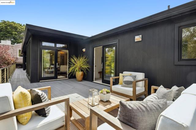 7 Requa Place, Piedmont CA: https://media.crmls.org/mediaz/db6baf7a-170a-44dc-91f6-94a538b91223.jpg