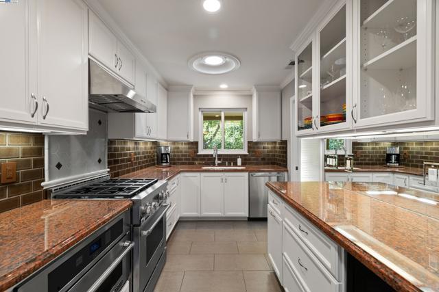 4457 LINDA WAY, Pleasanton CA: https://media.crmls.org/mediaz/db6bf098-ae9b-481b-b1a4-9f35e5f8a3af.jpg