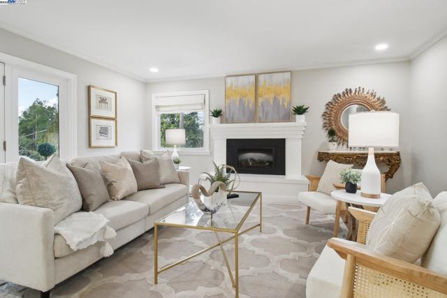 484 El Pintado Rd, Danville CA: https://media.crmls.org/mediaz/db6bf2d0-0497-4381-a0cb-5c1803404790.jpg