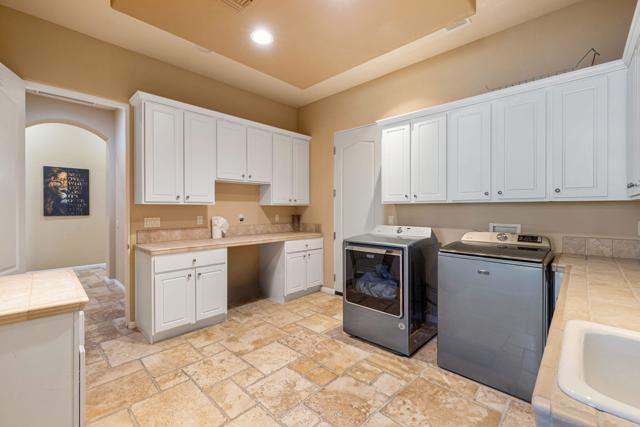 352 Crest Lake Drive, Palm Desert CA: https://media.crmls.org/mediaz/db6c3913-3f24-44b2-bc10-8727bd3941ae.jpg