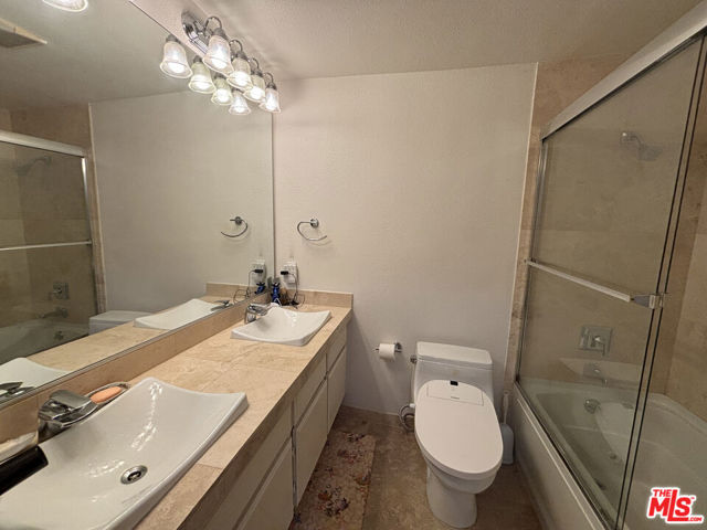 2222 N Beachwood Drive, Los Angeles CA: https://media.crmls.org/mediaz/db6cb2b0-3155-4b66-90e0-ba3bcf6551d0.jpg