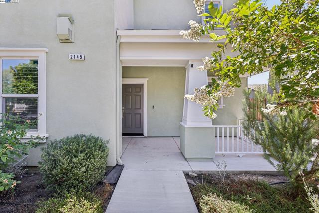 2145 Linden St, Livermore CA: https://media.crmls.org/mediaz/db6e7bfb-f5c3-4b7d-a3ee-262eed374d9e.jpg
