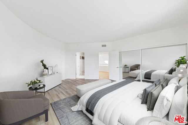 32215 Pacific Coast Highway, Malibu CA: https://media.crmls.org/mediaz/db6ea18a-aee4-428d-88a4-e7a2bc7084f2.jpg
