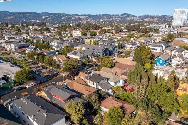 835 Apgar St, Oakland CA: https://media.crmls.org/mediaz/db6eea88-5551-472a-8699-24c2acb8ebee.jpg