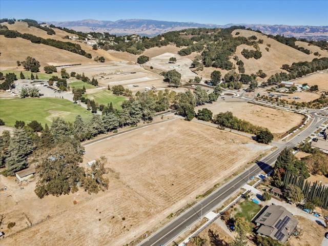 2740 Hecker Pass Road, Gilroy CA: https://media.crmls.org/mediaz/db6f2ce8-e13d-4fba-81f0-99dcd551fbcf.jpg