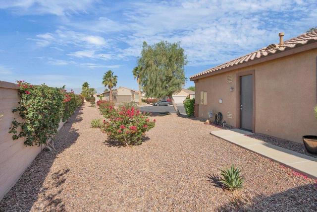 39910 Corte De Moda, Indio CA: https://media.crmls.org/mediaz/db6f51e2-9852-4a23-ab1a-bf64f43e8b38.jpg