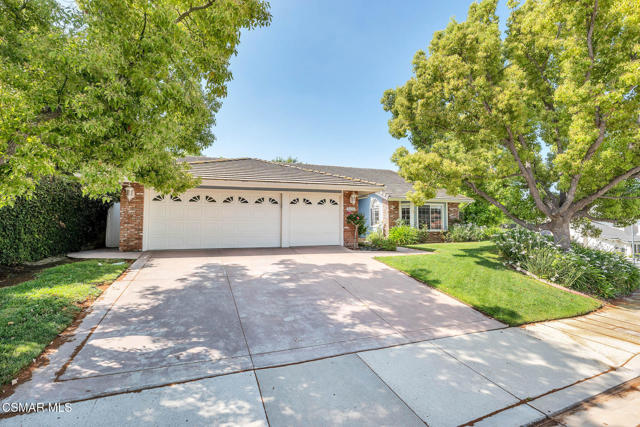5050 Golden Nugget Way, Oak Park CA: https://media.crmls.org/mediaz/db6ff4e0-dd50-4718-a6ac-65a92d143c92.jpg