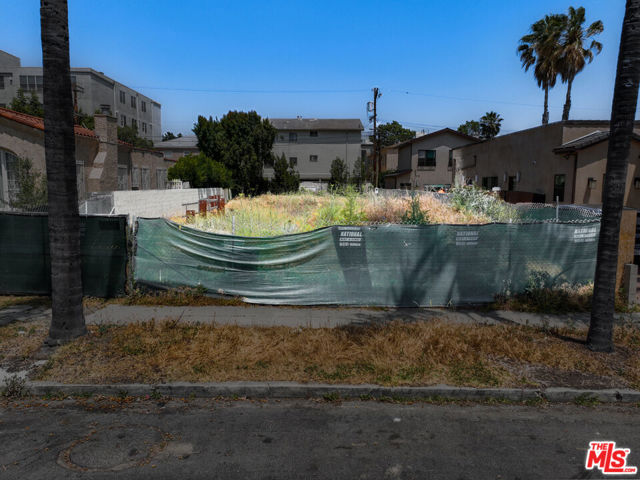 340 N Edinburgh Avenue, Los Angeles CA: https://media.crmls.org/mediaz/db70229a-c7b0-4aa8-99f7-25168891abe9.jpg