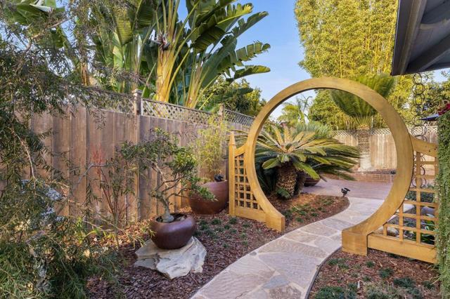 1059 Hymettus Ave, Encinitas CA: https://media.crmls.org/mediaz/db707621-da3a-4433-b371-4ba2fdfcf223.jpg