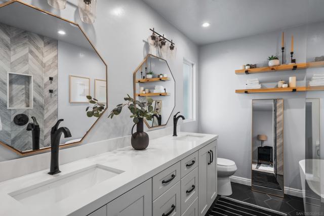 6625 Casselberry Way, San Diego CA: https://media.crmls.org/mediaz/db70ba3b-677a-4d8e-912d-83d2e992fc0b.jpg