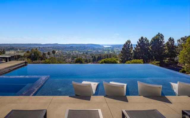 3240 Piragua St, Carlsbad CA: https://media.crmls.org/mediaz/db713370-60a5-4389-8af3-5d9eea5f2576.jpg