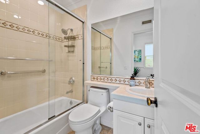 4110 Prado De Los Zorros, Calabasas CA: https://media.crmls.org/mediaz/db71f0ed-18cb-4b9b-982c-6ff91ce1d51a.jpg