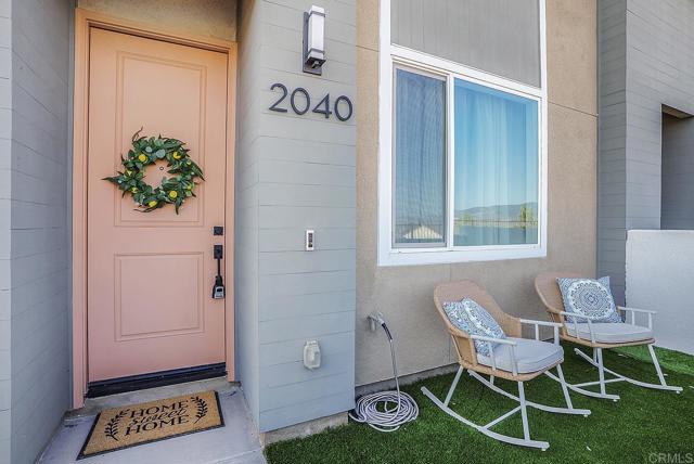 Detail Gallery Image 4 of 39 For 2040 Bluestone Cir, Chula Vista,  CA 91913 - 3 Beds | 2/1 Baths