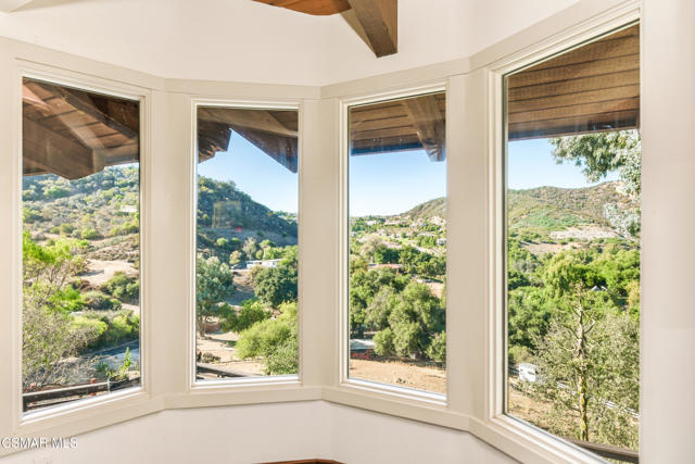 356 E Carlisle Road, Thousand Oaks CA: https://media.crmls.org/mediaz/db73055c-4443-4d36-a844-23b22d6c0318.jpg