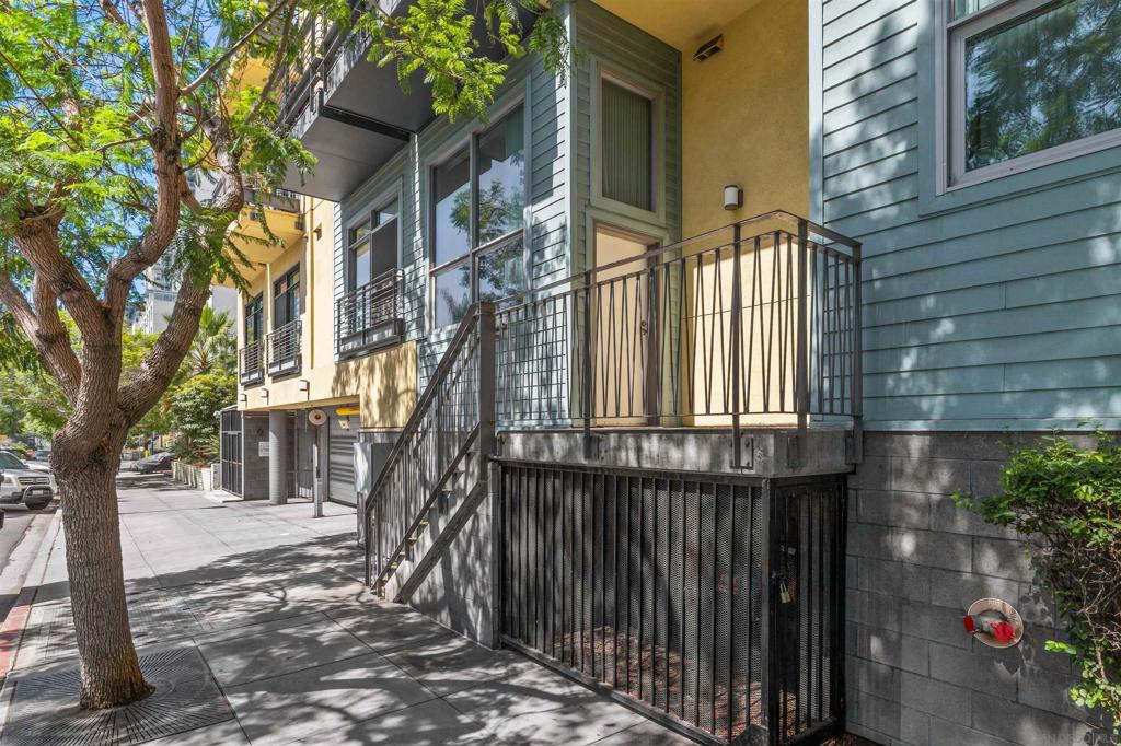 889 Date St - photo 3
