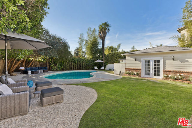 4219 Saugus Avenue, Sherman Oaks CA: https://media.crmls.org/mediaz/db739d92-c591-47c7-8b57-621dcb4fc8d3.jpg