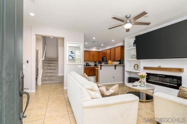 1622 Puffin Pl, Chula Vista CA: https://media.crmls.org/mediaz/db73a9bf-7814-4a6d-862d-9f959417b752.jpg