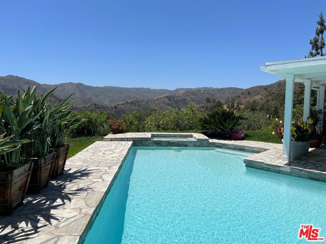 13778 Raywood Drive, Los Angeles CA: https://media.crmls.org/mediaz/db73dce7-6de5-429f-9f57-b5bc1e331450.jpg