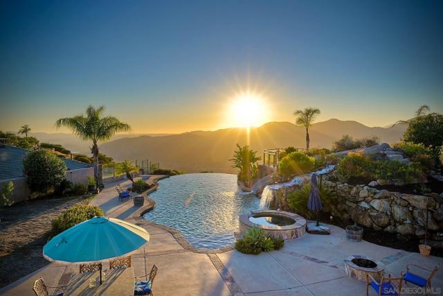 15068 Creek Hills Rd, El Cajon CA: https://media.crmls.org/mediaz/db73e0c3-2c23-4051-8118-058539964990.jpg