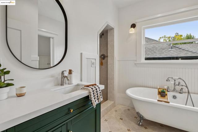 118 Hillside Ave, Piedmont CA: https://media.crmls.org/mediaz/db7439aa-6f07-4c1a-84d0-a07e9b505de8.jpg