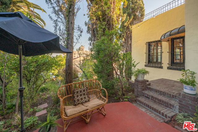 6655 Emmet Terrace, Los Angeles CA: https://media.crmls.org/mediaz/db744c77-76f5-4729-8457-9b7bb4b9db4f.jpg