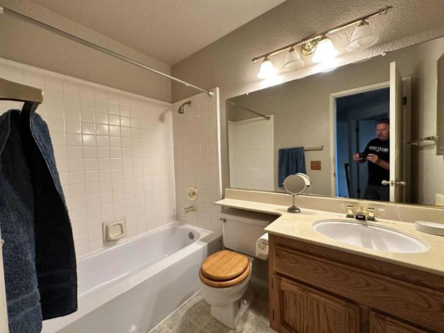 8959 Boreal Way, Elk Grove CA: https://media.crmls.org/mediaz/db7475d9-f497-49bb-827c-7e0c1076ce5c.jpg
