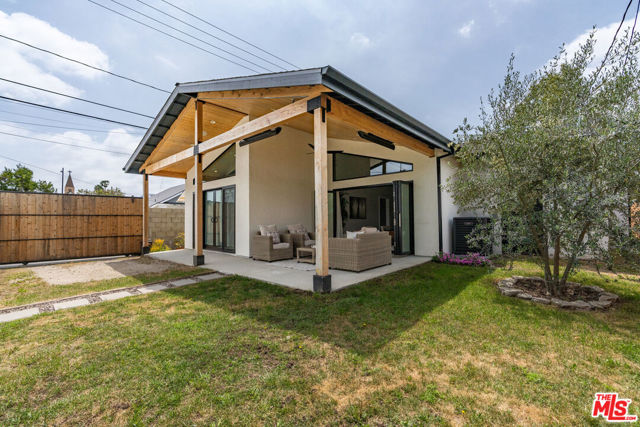 712 N Keystone Street, Burbank CA: https://media.crmls.org/mediaz/db74e998-49bb-4fbd-a060-d3a99c91d3ed.jpg