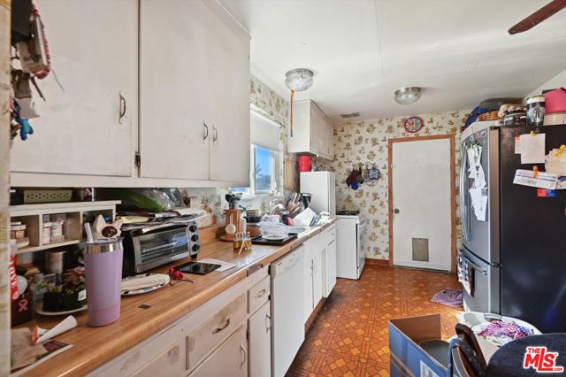 1691 Spence Street photo 5