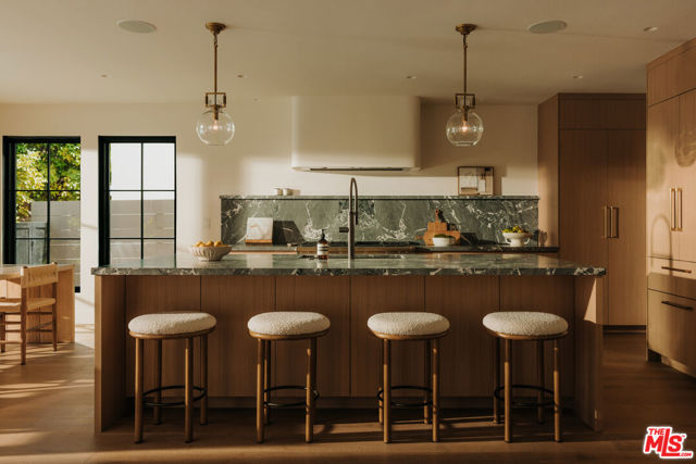 446 N Croft Avenue, Los Angeles CA: https://media.crmls.org/mediaz/db7615e6-ec0c-4b6a-b0d7-8ac5485e977a.jpg