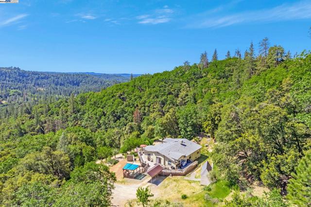 3698 Braden Road, Camino CA: https://media.crmls.org/mediaz/db76f8a1-ed01-4e01-a562-2b1829bd9780.jpg
