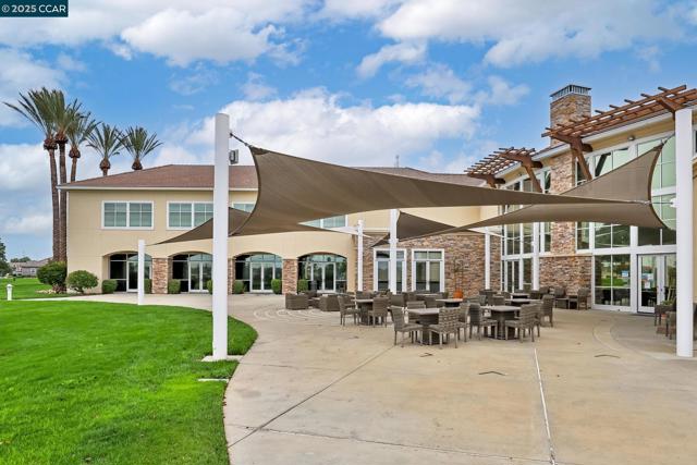 304 Birch Ridge Dr, Rio Vista CA: https://media.crmls.org/mediaz/db76fd0b-cae7-4bde-b887-5fd19df44531.jpg