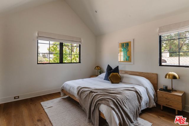 11734 Huston Street, Valley Village CA: https://media.crmls.org/mediaz/db7722c1-ff40-4706-8e27-de0267302941.jpg
