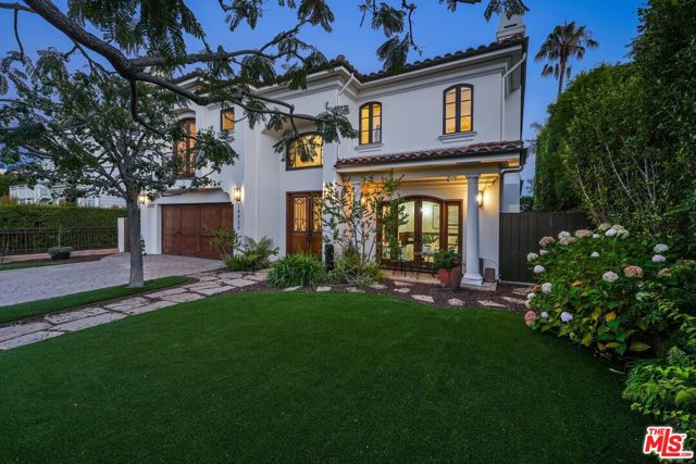 16828 Bollinger Drive, Pacific Palisades CA: https://media.crmls.org/mediaz/db77a224-006f-48f4-a029-0974982a0194.jpg